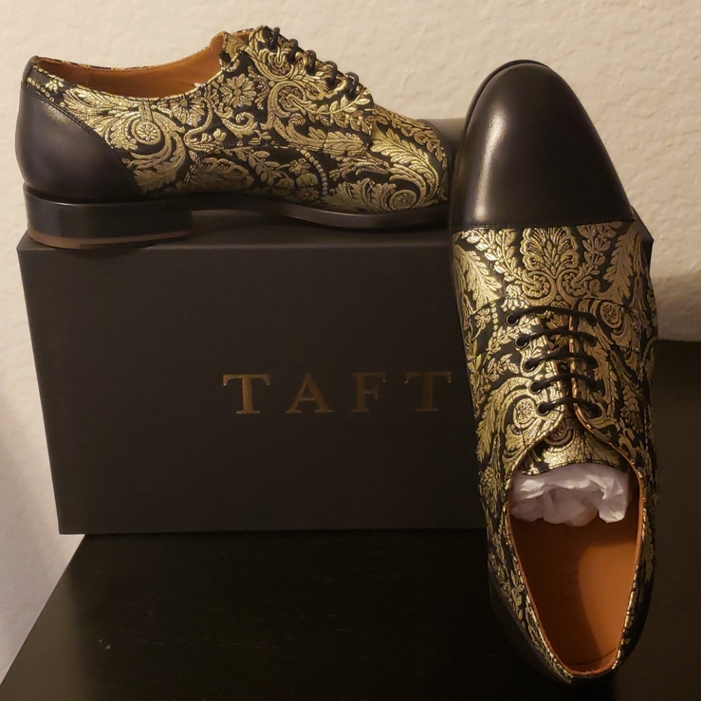 NEW IN BOX Taft Shoes - size 11